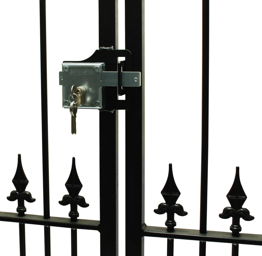 how-to-lock-a-double-gate-signet-locks